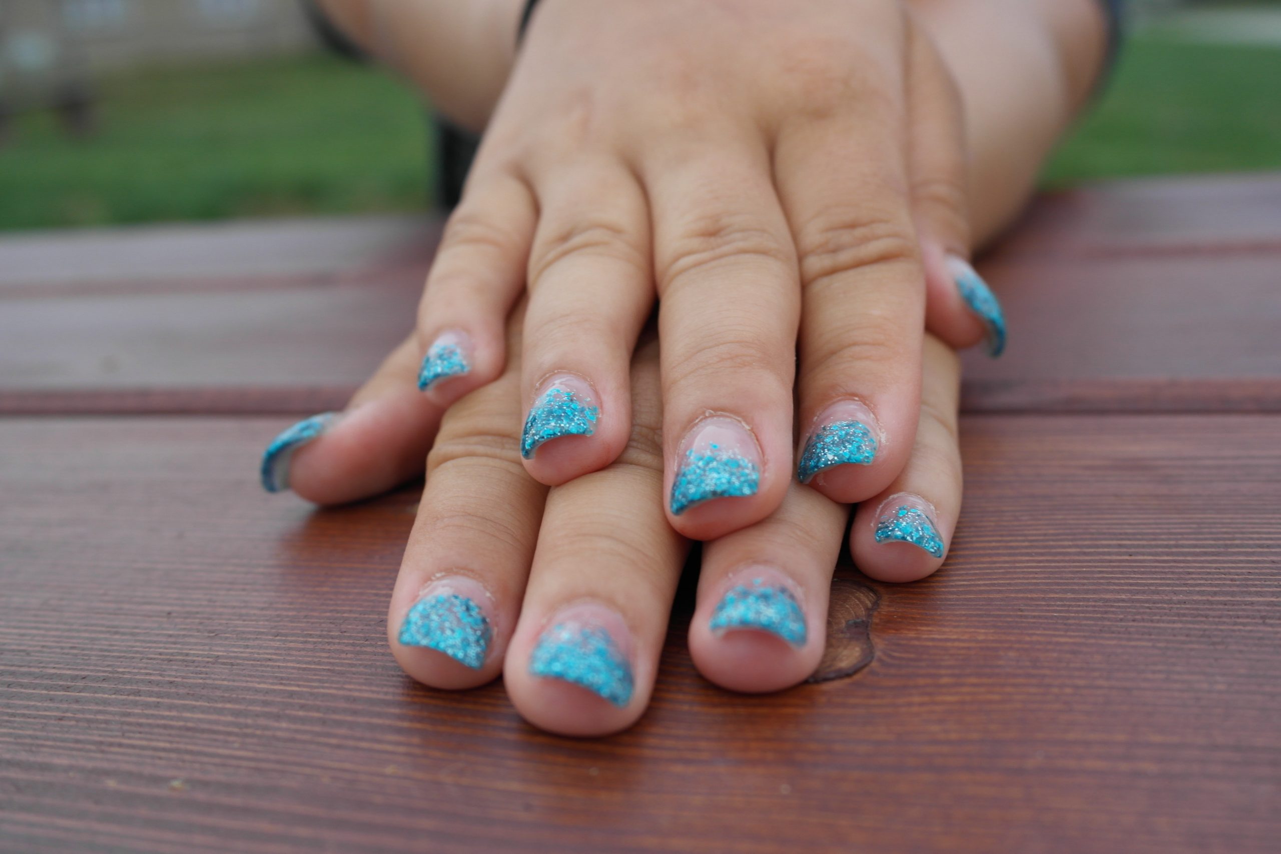 hands_gel_nails_summer